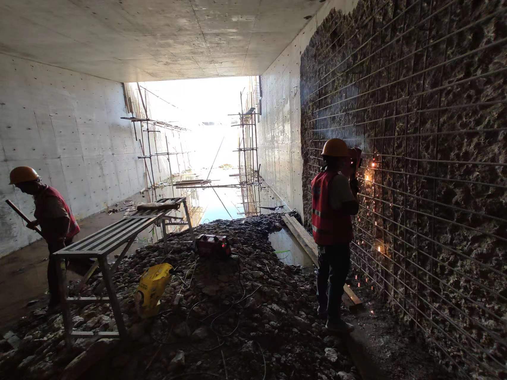 青浦挖断承重墙导致楼体开裂，加固施工方案出炉